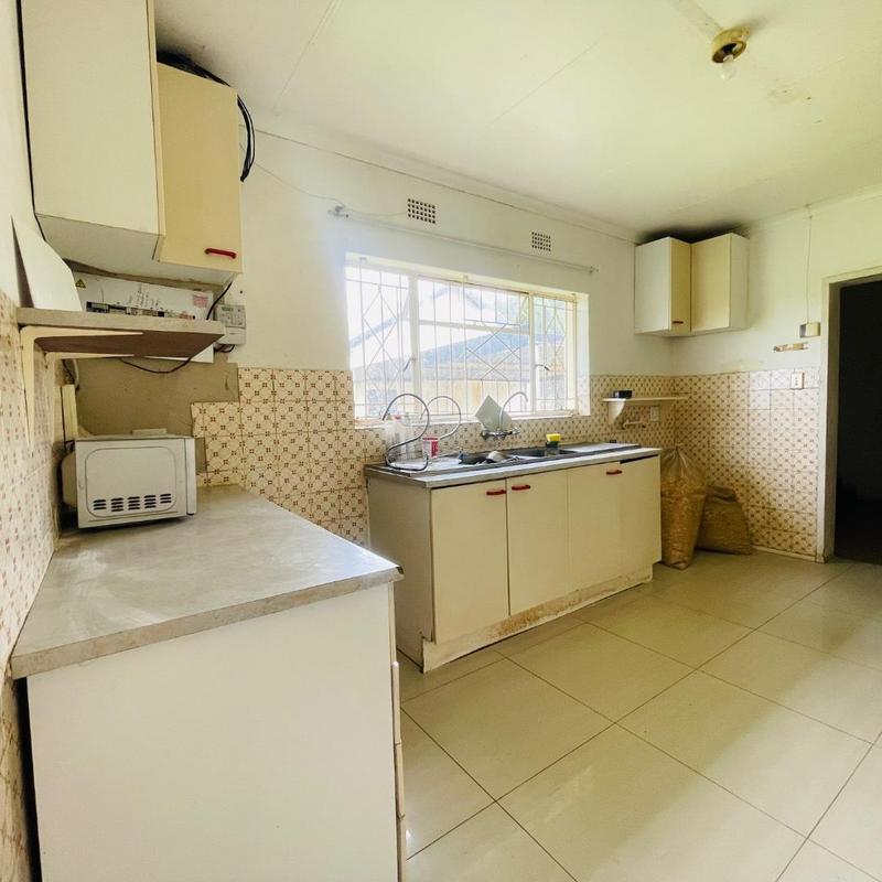 7 Bedroom Property for Sale in Golf View North West